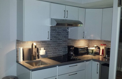 District of North Vancouver Apartment | ZenDen Mountain Suite Private Hot Tub