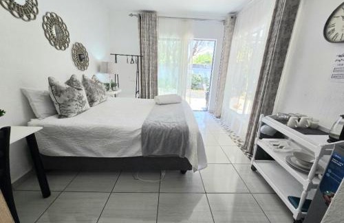 Boksburg Apartment | Zhantique Guest House 1- Unit 2