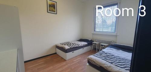 Leverkusen Apartment | Zimmer 2&3, 30min Köln Messe Bahnhof, 5min Leverkusen Bahnhof Zentrum, mit Gemeinschaftsbad-Küche