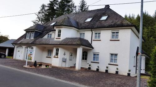 Daleiden House | Zimmerappartement "Rose" - Ferienwohnungen Wagner & Gaul