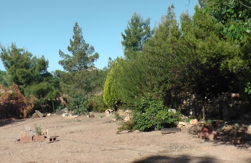 Leeds House | Zion 40 min! 3bd. Affordable. 1 mile off I-15. Family-friendly. Basketball Court