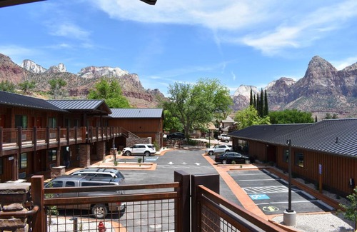 Zion National Park South Entrance Hotel | Zion Canyon Lodge