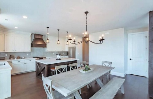 Zion National Park East Entrance House | Zion Views- Riding Ranch Lodge + resort access