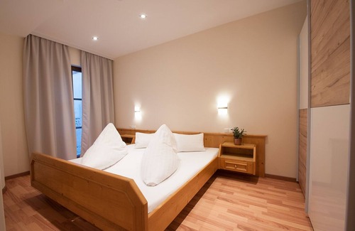 Prutz Apartment | Zirbenwohnung Haus Rose: The cozy family and pet vacation apartment.