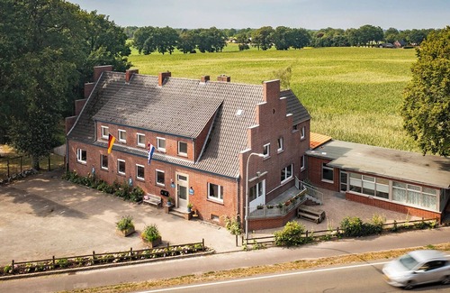 Haren Apartment | Zollhoes; Find the border! On discovery in the border area NL/DE