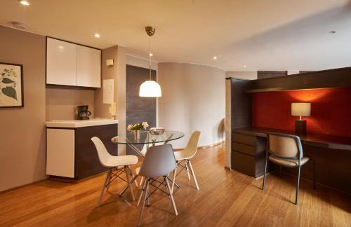 Financial District Apartment | Zona G Charm Modern Comfort with King Bed 401