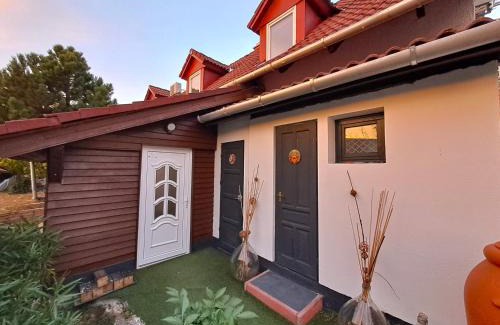 Etyek House | Zsúrterasz Vendégház