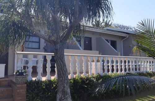 Umhlali Beach House | Zuider Zee Guest House