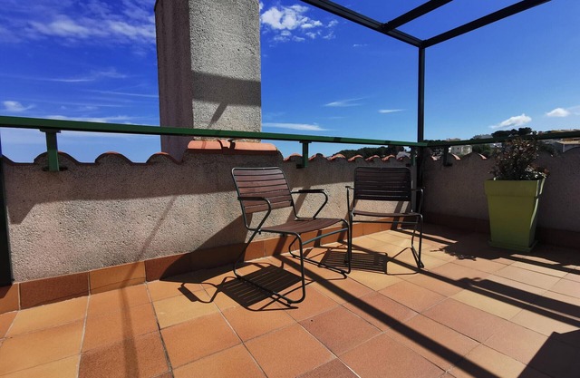 Ático con vistas panorámicas de Llançà y piscina