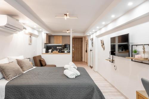 ΕΥ. CENTRAL STUDIO