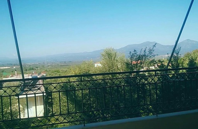 Μεζονέτα 5 υπνοδωμάτια, πλήρως εξοπλισμένη και με φορτιστή ηλεκτρικού αυτοκινήτου
