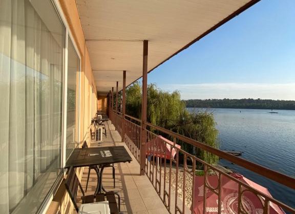 Мини отель на берегу Днепра на Яхт-клуб Бомбардир