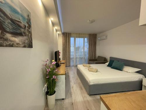 Студио Симона 2 - първа линия море