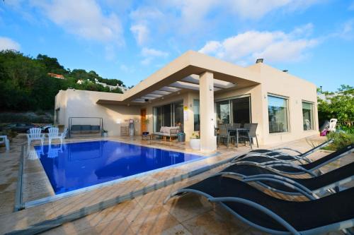 אלון הגליל וילת אירוח - וילה מדהימה עם בריכה פרטית ונוף מושלם