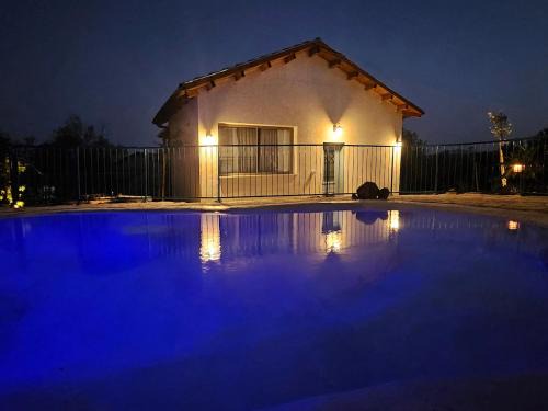 חווייה של שקט- מתחם שלם עם בריכה- רק בשבילכם