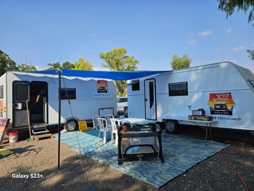 יהליס קראוונים - לנפוש על גלגלים