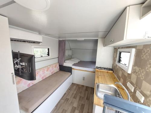 מנוחה בקראוון