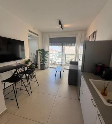 פסגת הדקל- דירה מודרנית עם נוף להרים