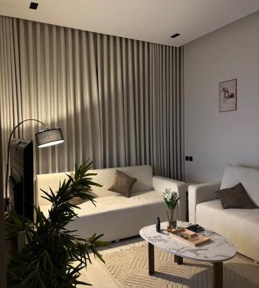 شقة مطلة على البرج - غرفه وصالة