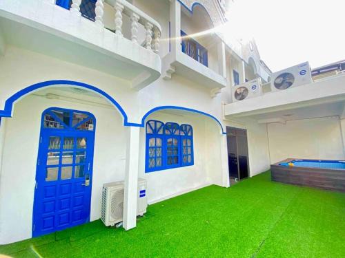 曼谷市中心6卧室3卫舒适联排别墅