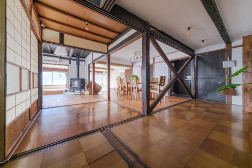 長野岡谷IC 5分,Private traditional Japanese house,貸切古民家,最大9名,ペットOK, 薪ストーブ