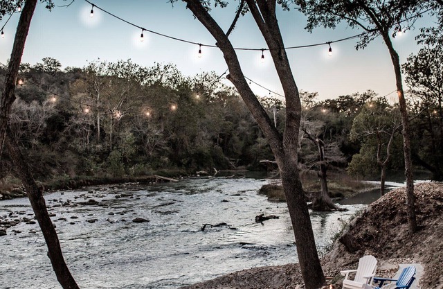 1,100ft²★Rapids In Backyard★Firepit★Pool Table★BBQ