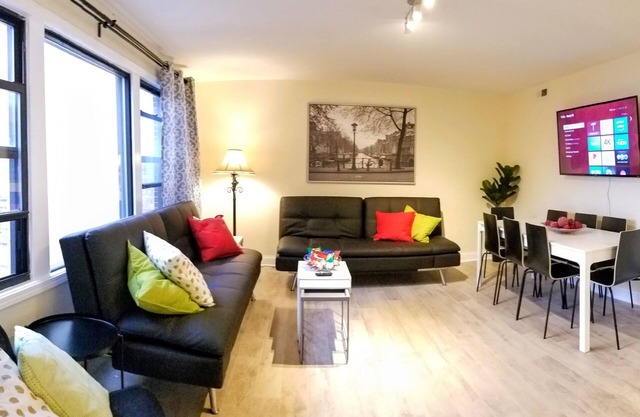 1 #33 - 4 Bedroom/2 Bath Condo near McCormick Place, Wintrust Arena, Chinatown