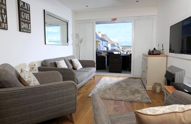 1 AT THE BEACH, pet friendly, with a garden in Torcross