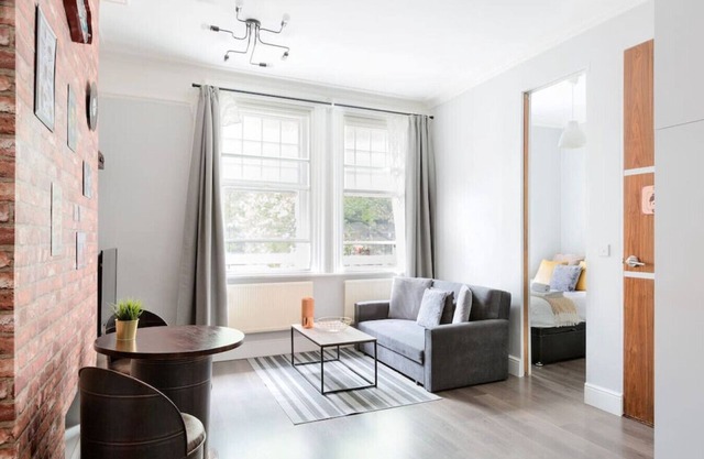 1 Bed Apartment in Central Victoria