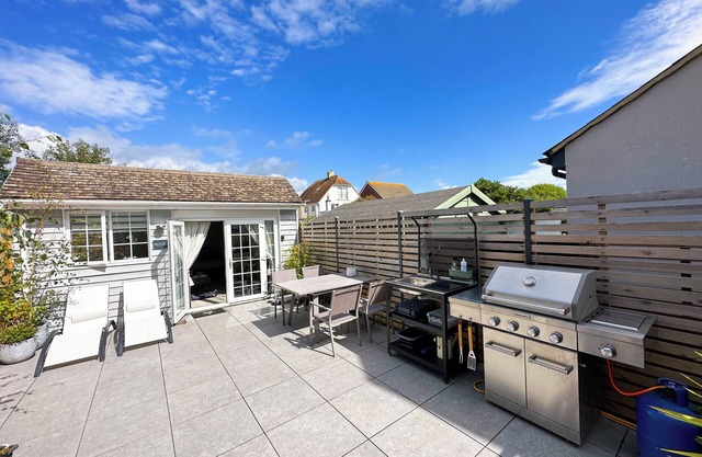 1 Bed Cabin - Sleeps 2 - Pets - Garden - Parking