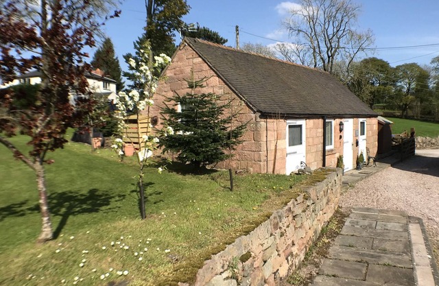 1 Bed Charming Cottage Barn Alton Towers Polar Bears Peak District