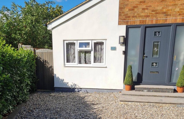 1 Bed Sleeps 2 with Private Garden