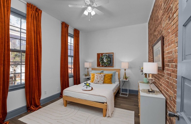 1 bedroom, 1 bathroom suite in Downtown Augusta. The sleeping arrangements for this unit are a full size bed and a pull-out couch in the living room.
