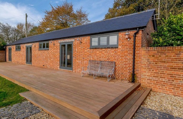 1 bedroom accommodation in Thornhill, near Royal Wootton Bassett