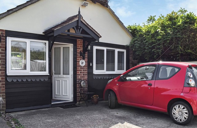 1 bedroom accommodation in Chichester, near Bognor Regis