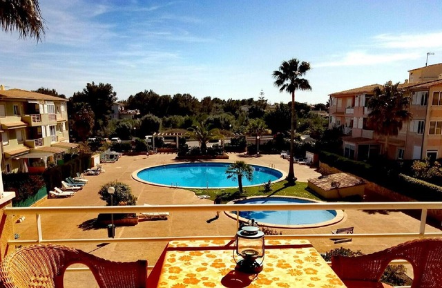 1 bedroom apartment in a small complex with large swimming pool in Sa Coma