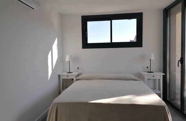 1 bedroom apartment 30min in Sagrada Familia Metro and 10 min beach