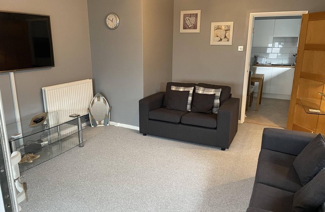 1-Bedroom Apartment Sleeps 4, Parking