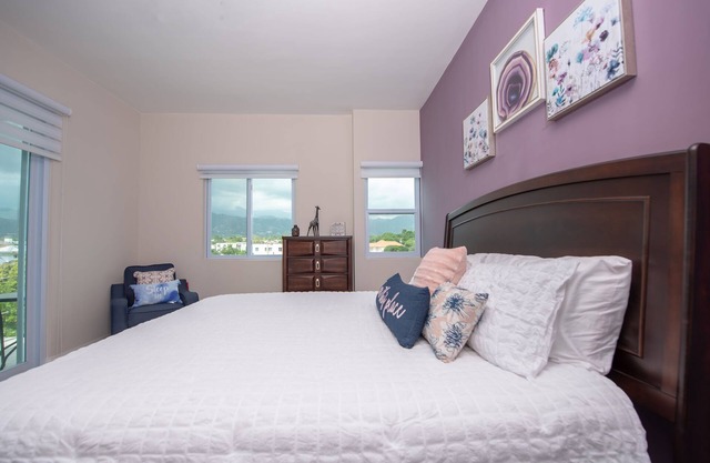 1 bedroom apartment/views/AC/Pool/Parking/security on site