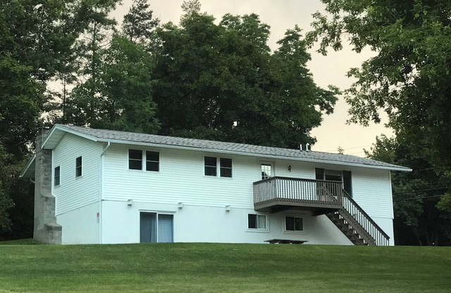 1-bedroom apartment with AC, WiFi walking distance to downtown Penn Yan