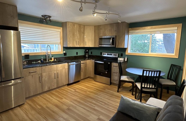 1 Bedroom detach unit-10 min walk to Alki beach