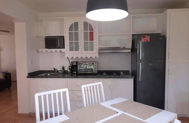 1-bedroom quiet condo in central Cabarete, TV/WiFi/pool/safe/parking