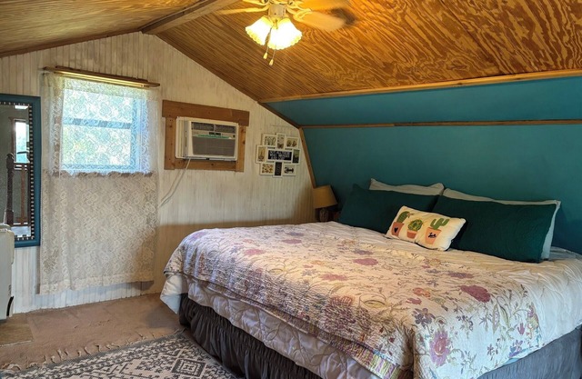 1 Bedroom Vacation Cottage in San Marcos/Wimberley, TX