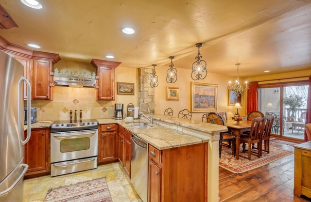 1 BR, Den Vail Golf Course Condominium minutes from Village on FREE Bus Route