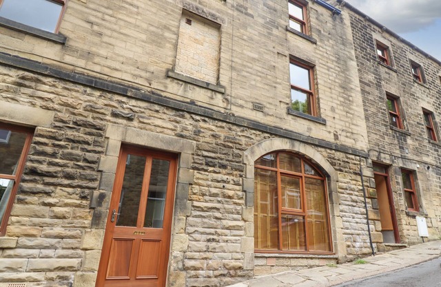 1 CHEWS COTTAGE, family friendly, with a garden in Pateley Bridge