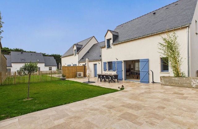 1 km from the beach – House for 7 adults & 3 children