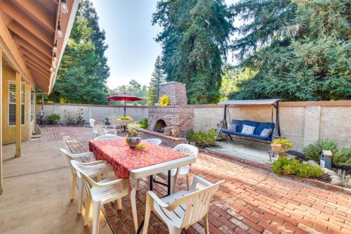 1 Mi to Applegate Park Zoo Pet-Friendly Home