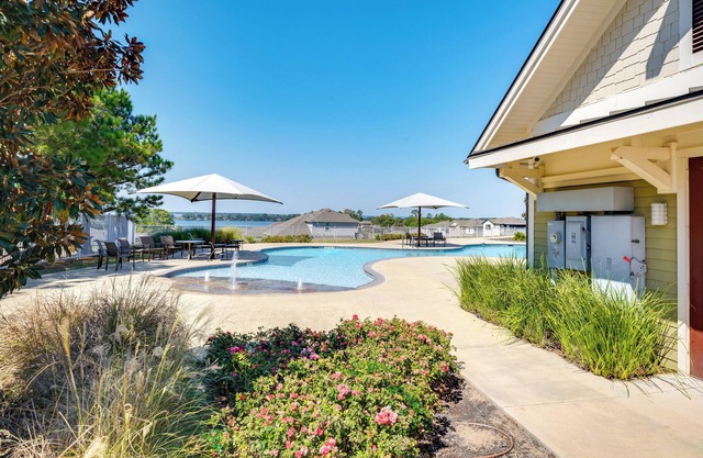 < 1 Mi to Lake Conroe: Home w/Furnished Patio!