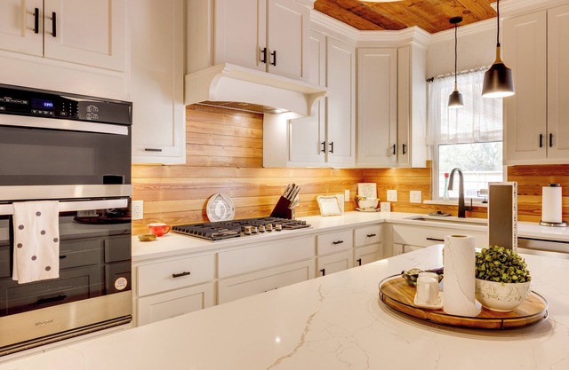 1 Mi to Landa Park: New Braunfels Home w/Patio!