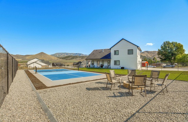 1 Mi to Pools: Chic Lava Hot Springs Home